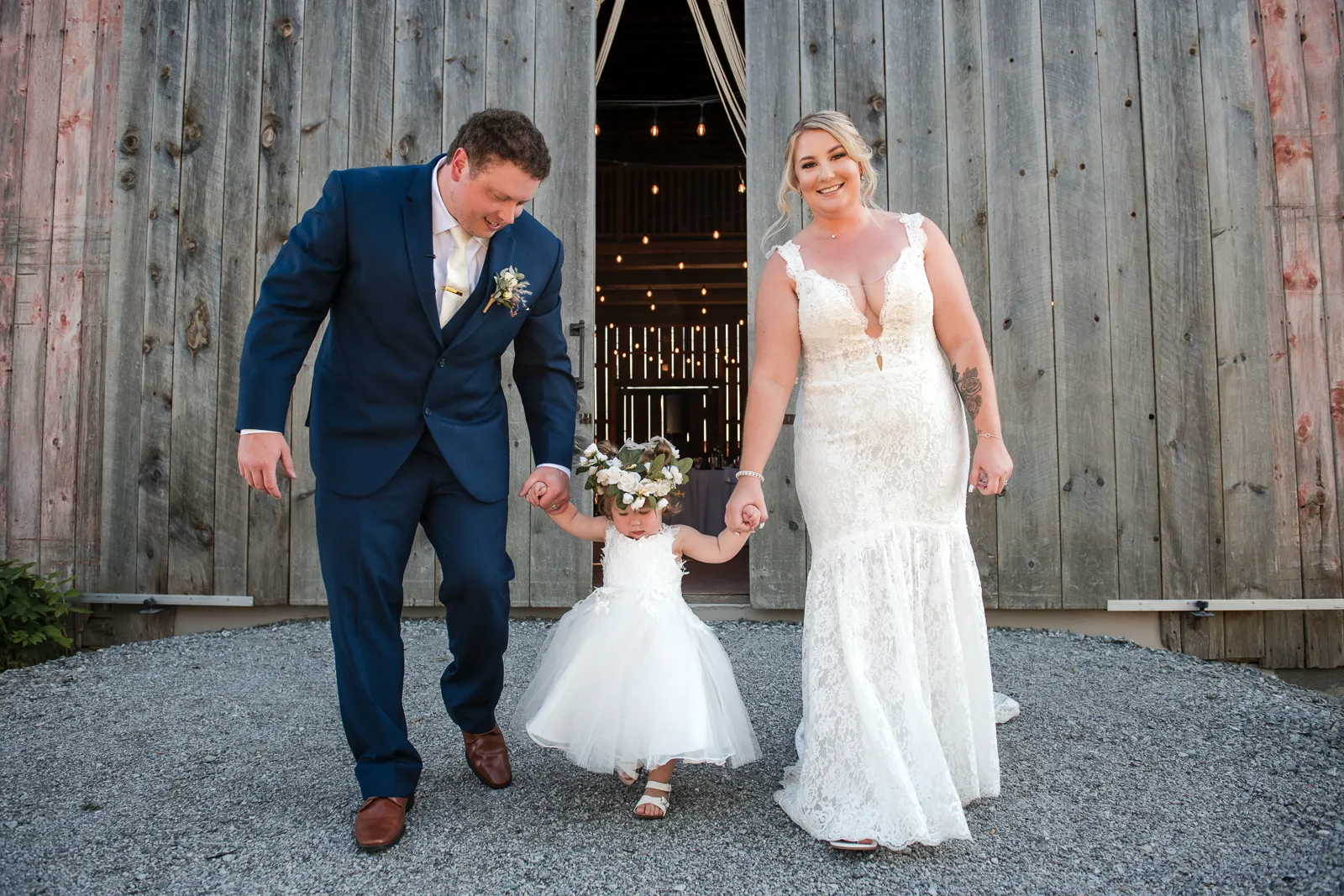 hamilton-gta-wedding-engagement-photographer-barn-farm-venue (2)