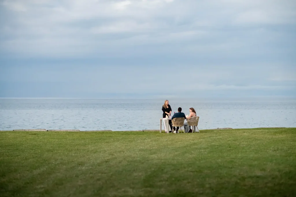 Romantic wine-tasting engagement photos at Konzelmann Estate in Niagara-on-the-Lake