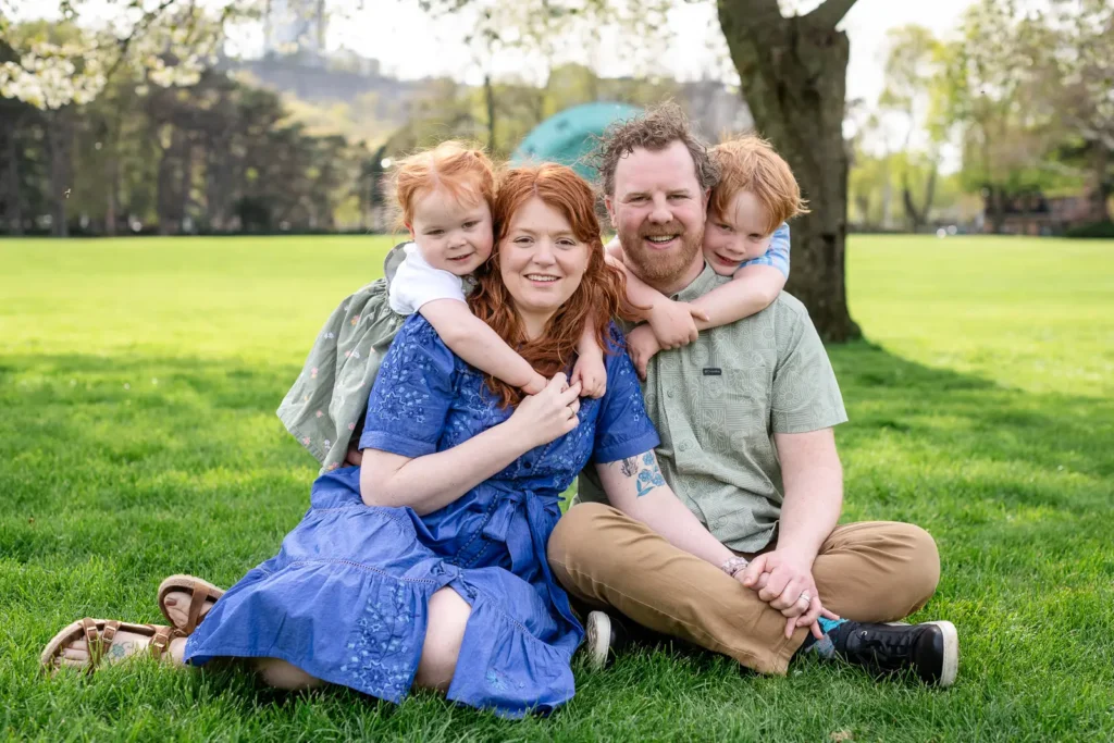 gage park hamilton family portrait 12 - Spring Family Portraits at Gage Park in Hamilton - Hamilton Wedding Photographer