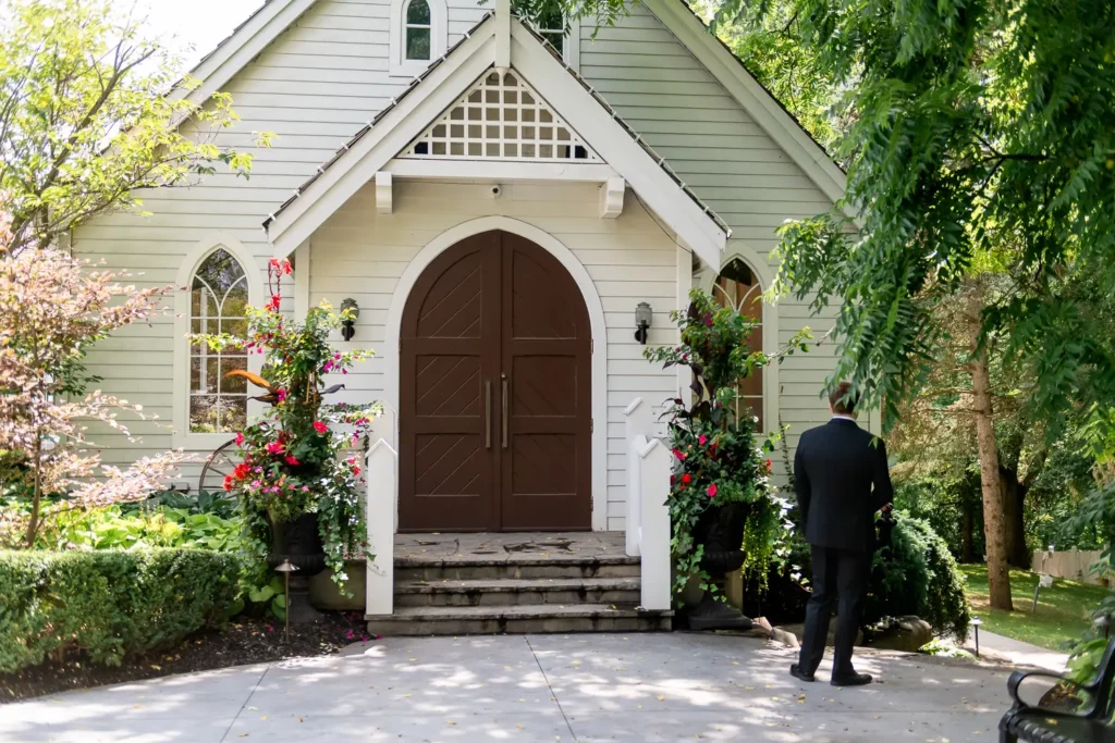 kleinburg doctors house wedding 3 - Rachel & Cory's Elegant Wedding at The Doctor's House - Hamilton Wedding Photographer